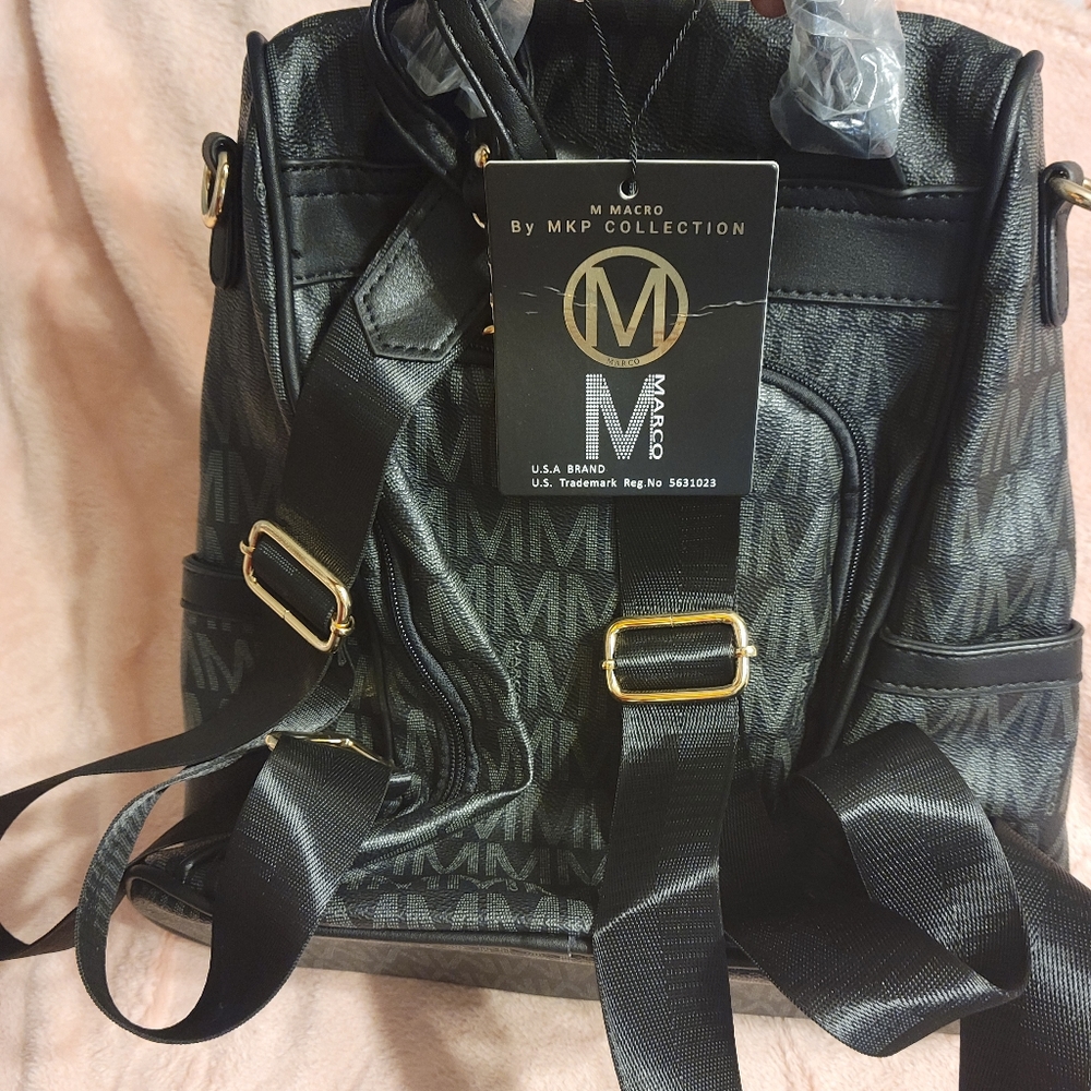 Black backpack - Picture 3 of 3